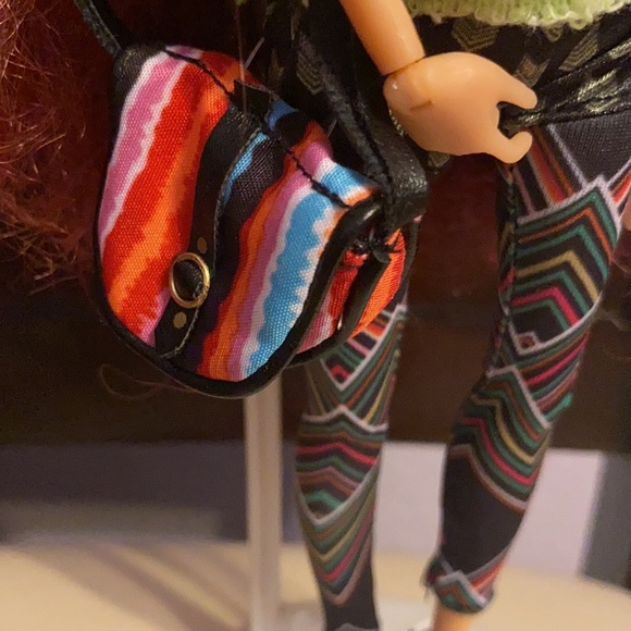 Project Mc2 Camryn's Skateboard Core Doll - Picture 7 of 12